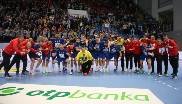 Naslovna_Seniori_2804